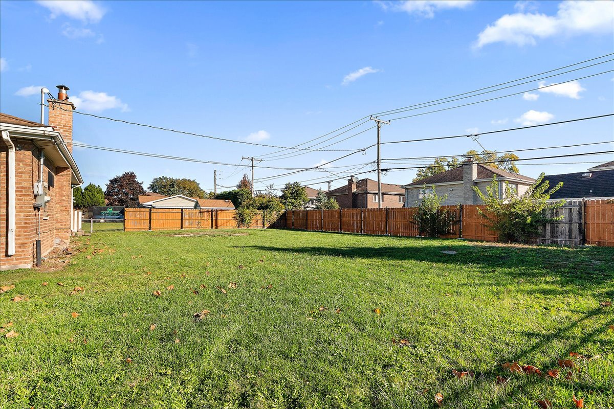 8323 Melvina Avenue, Burbank, IL 60459