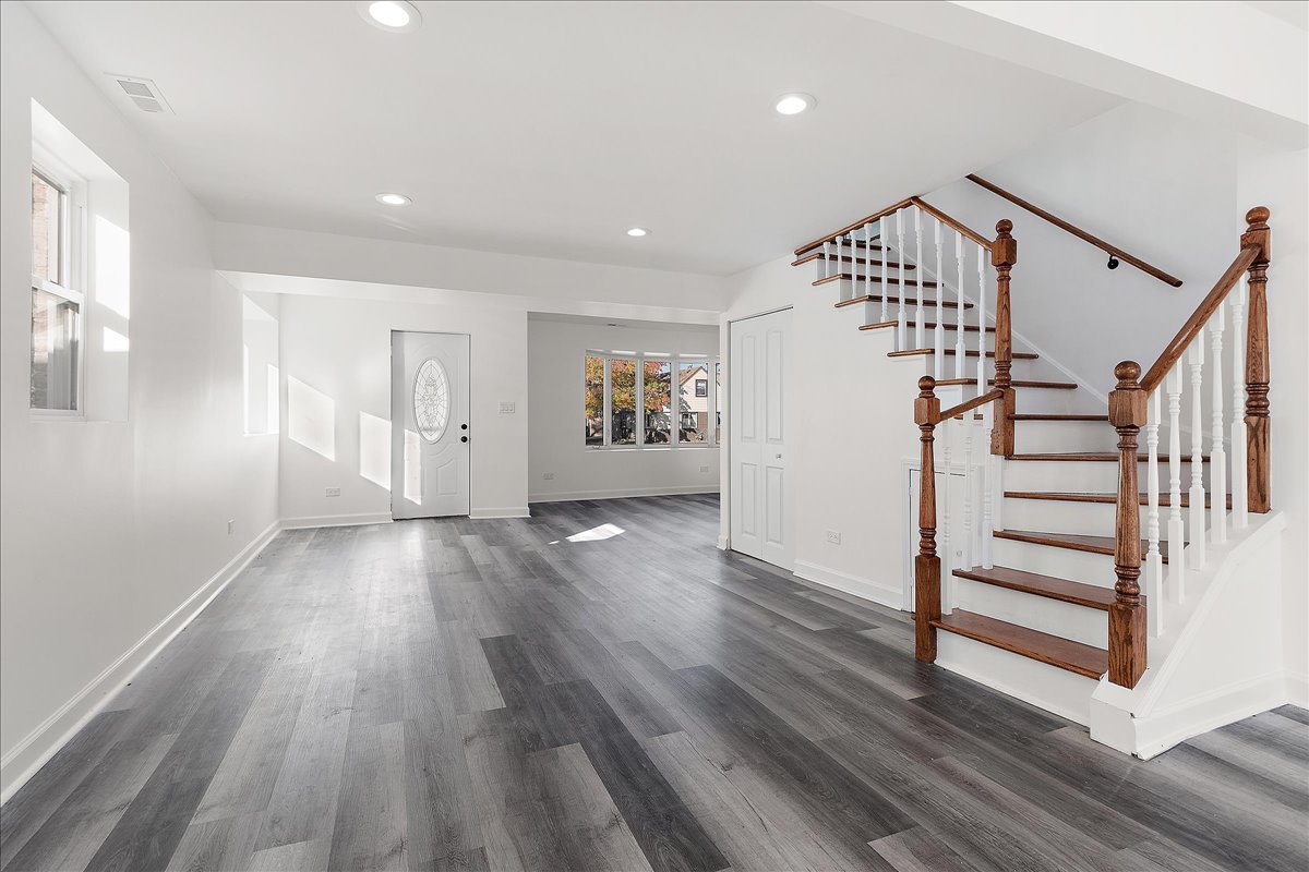 8323 Melvina Avenue, Burbank, IL 60459