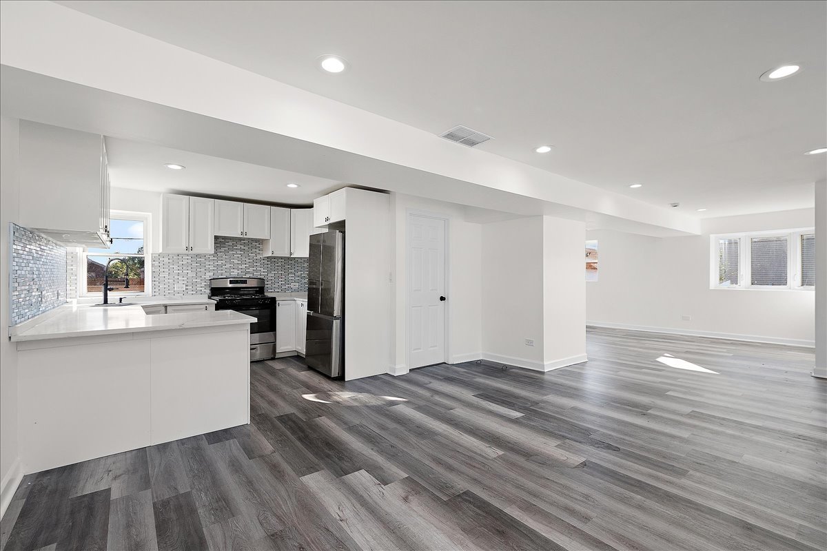 8323 Melvina Avenue, Burbank, IL 60459