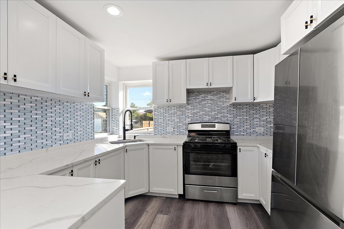 8323 Melvina Avenue, Burbank, IL 60459