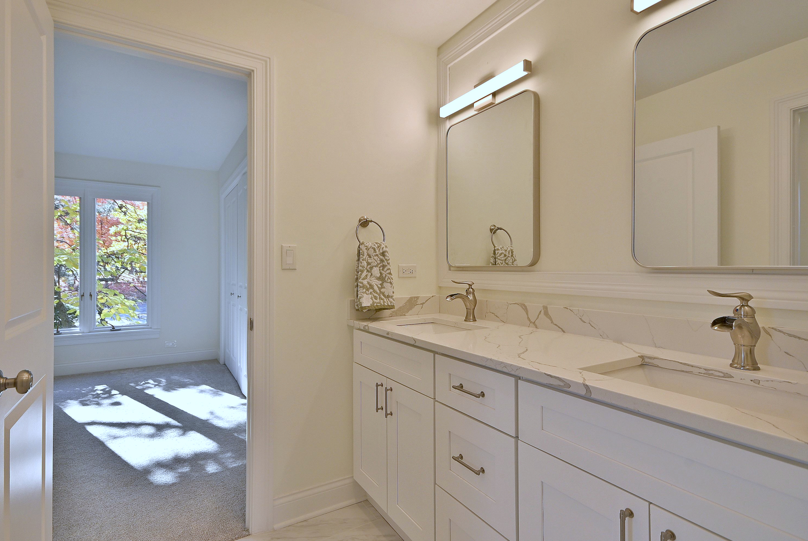 13 Woodgate Drive, Burr Ridge, IL 60527