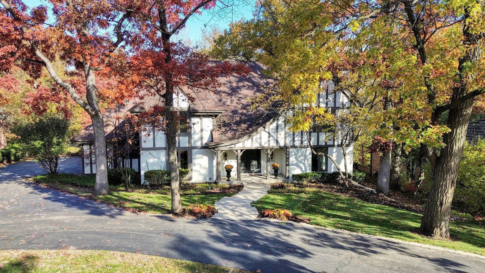 13 Woodgate Drive, Burr Ridge, IL 60527