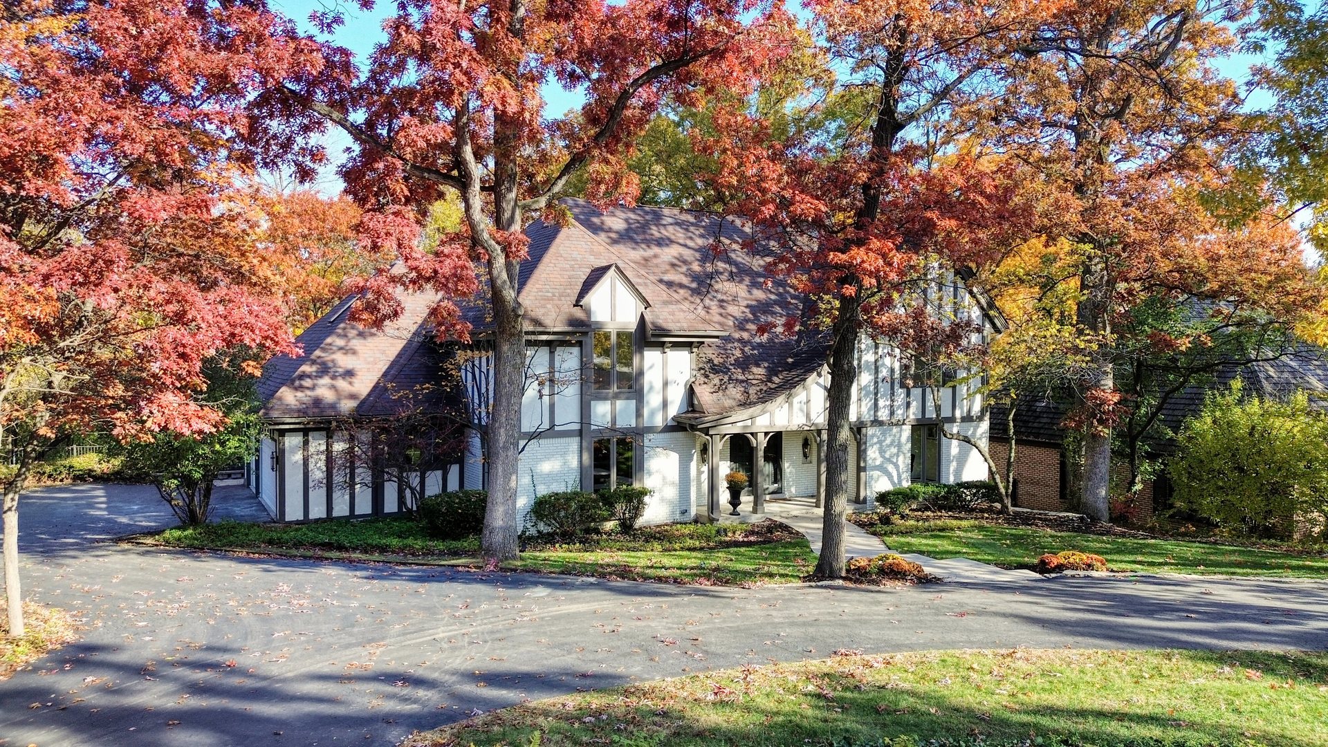 13 Woodgate Drive, Burr Ridge, IL 60527