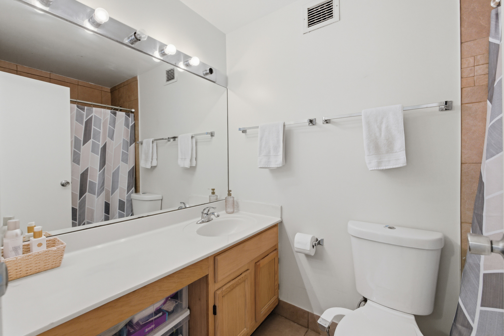 200 N Dearborn Street #1203, Chicago, IL 60601