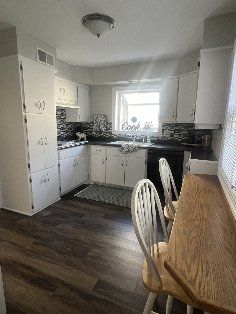 745 S Chestnut Avenue, Arlington Heights, IL 60005