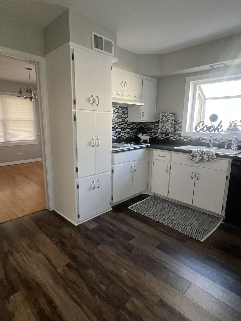 745 S Chestnut Avenue, Arlington Heights, IL 60005