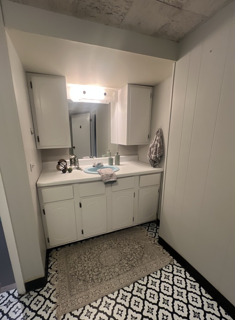 745 S Chestnut Avenue, Arlington Heights, IL 60005