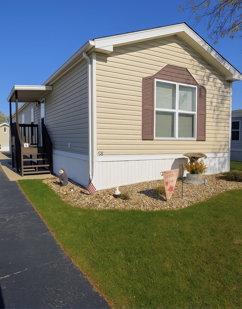 58 Swan Lane, Beecher, IL 60401