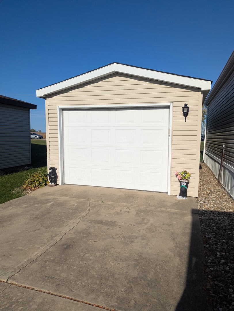 58 Swan Lane, Beecher, IL 60401