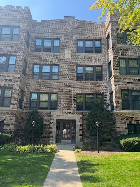313 N Oak Park Avenue #1B, Oak Park, IL 60302