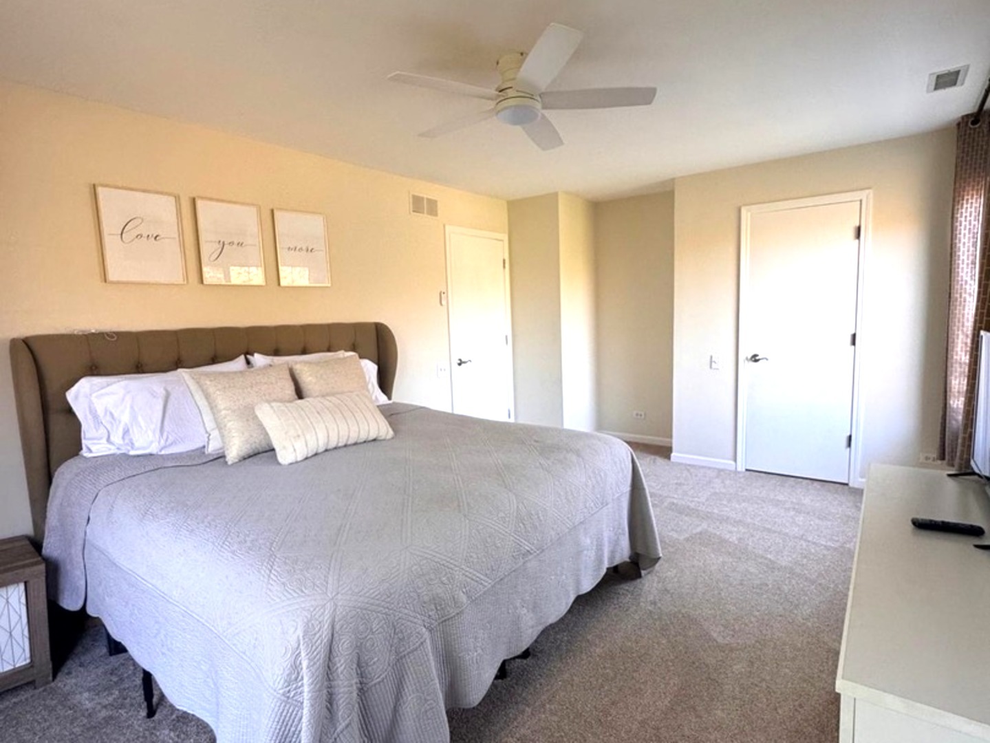 482 BETSY ROSS Court, Aurora, IL 60504