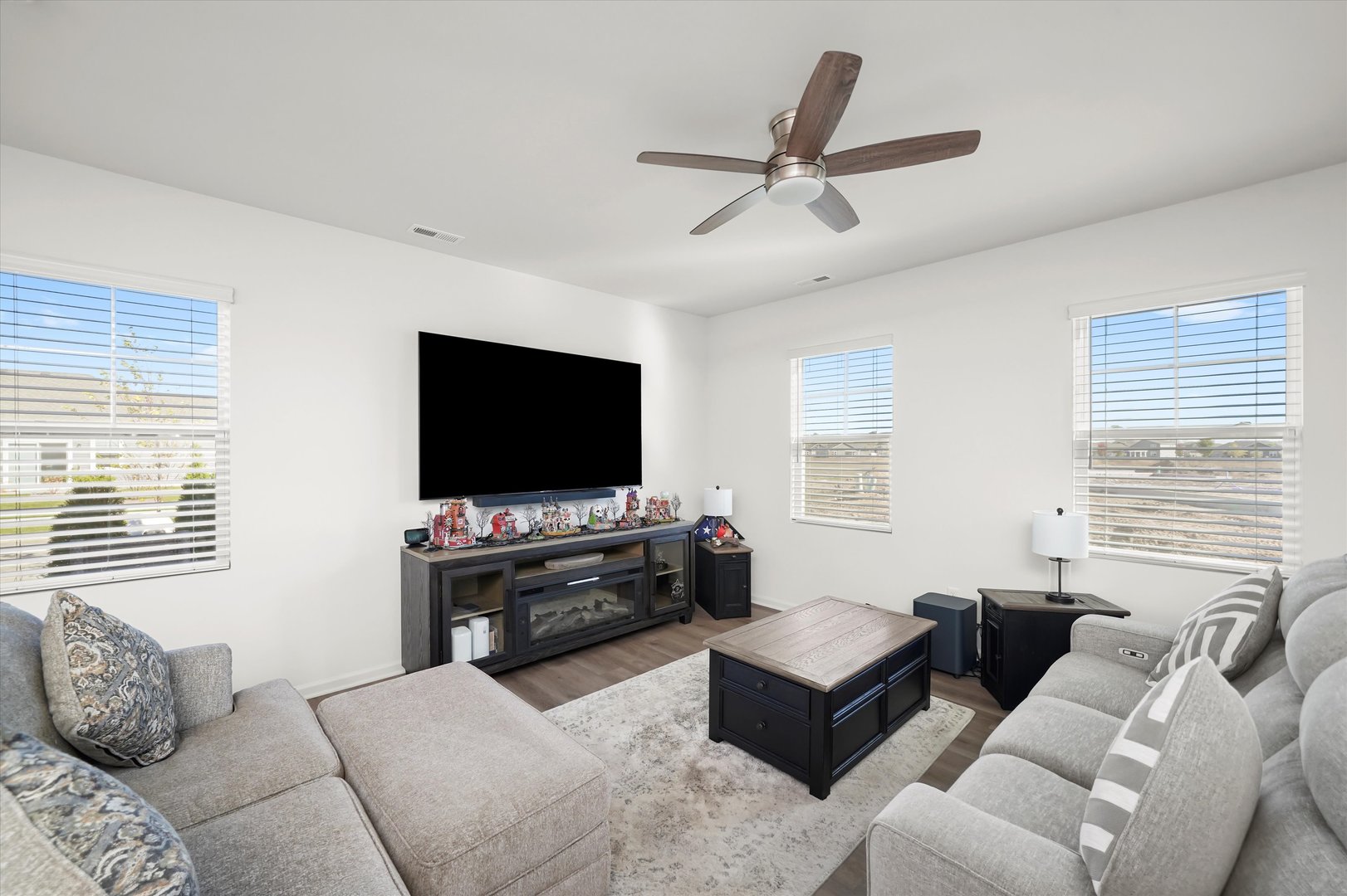 1071 Williamsburg Street, Pingree Grove, IL 60140