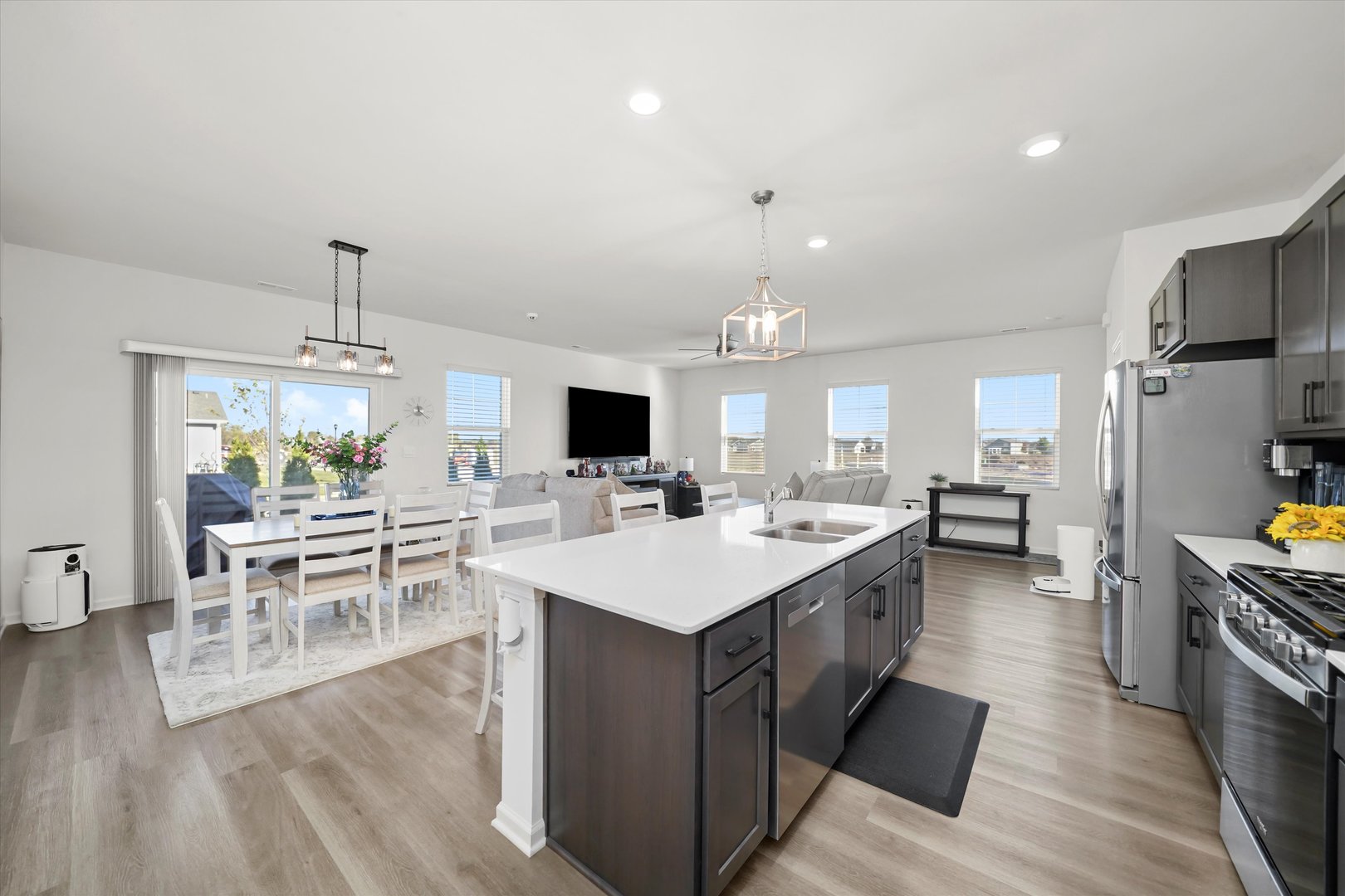 1071 Williamsburg Street, Pingree Grove, IL 60140