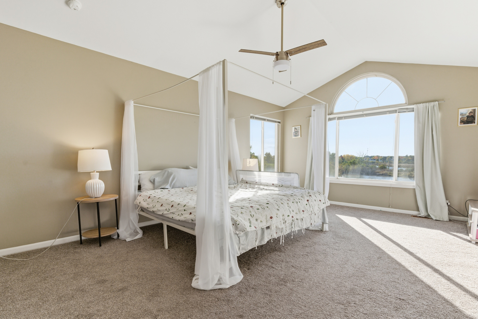 2526 Acorn Drive, Round Lake Beach, IL 60073