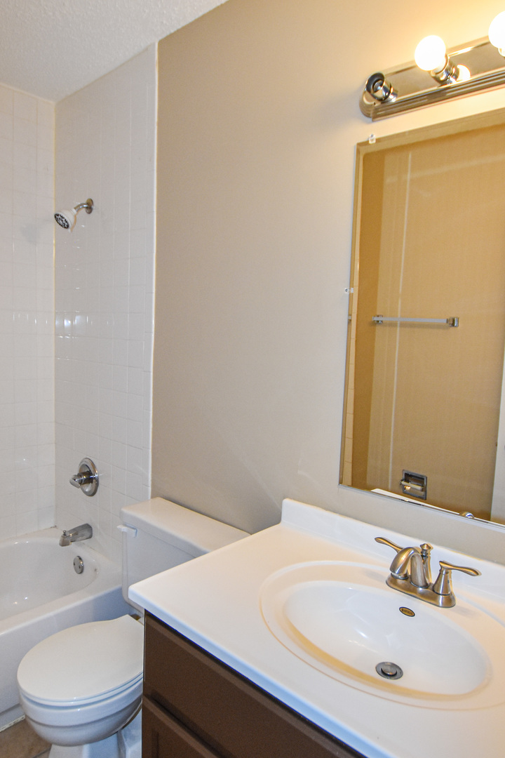 3447 FOX HILL Road #3447, Aurora, IL 60504