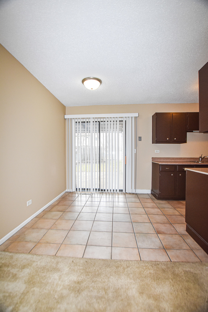 3447 FOX HILL Road #3447, Aurora, IL 60504