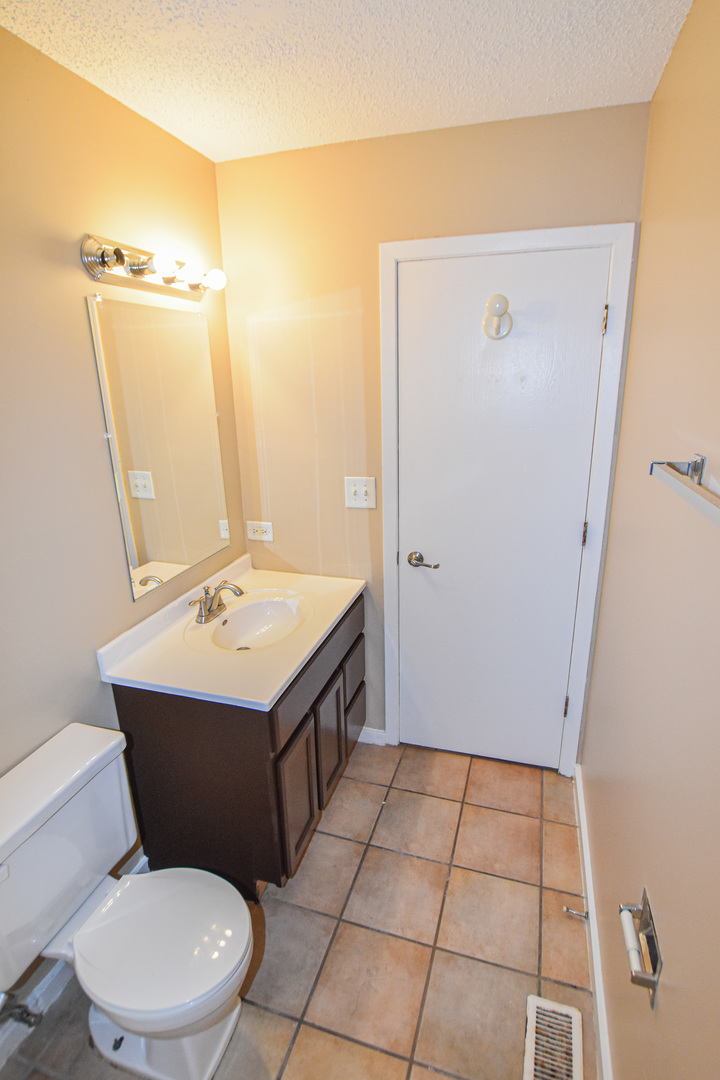 3447 FOX HILL Road #3447, Aurora, IL 60504