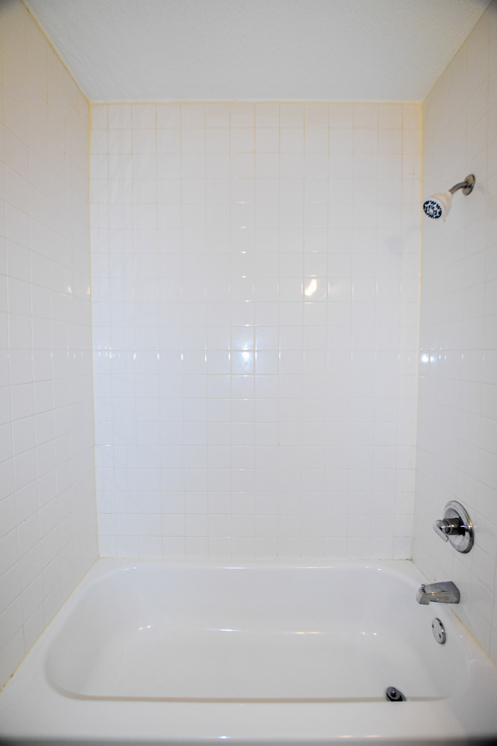 3447 FOX HILL Road #3447, Aurora, IL 60504