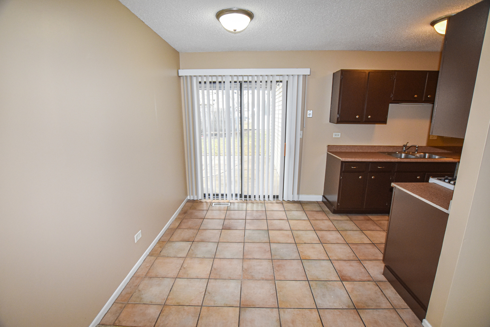 3447 FOX HILL Road #3447, Aurora, IL 60504