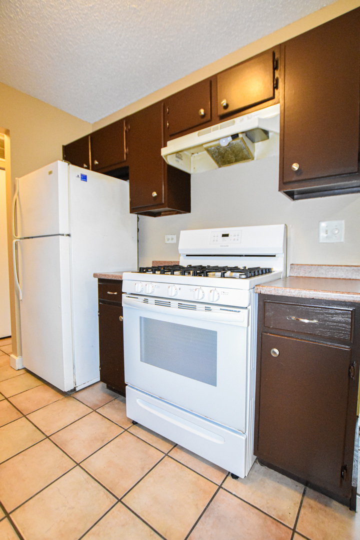 3447 FOX HILL Road #3447, Aurora, IL 60504