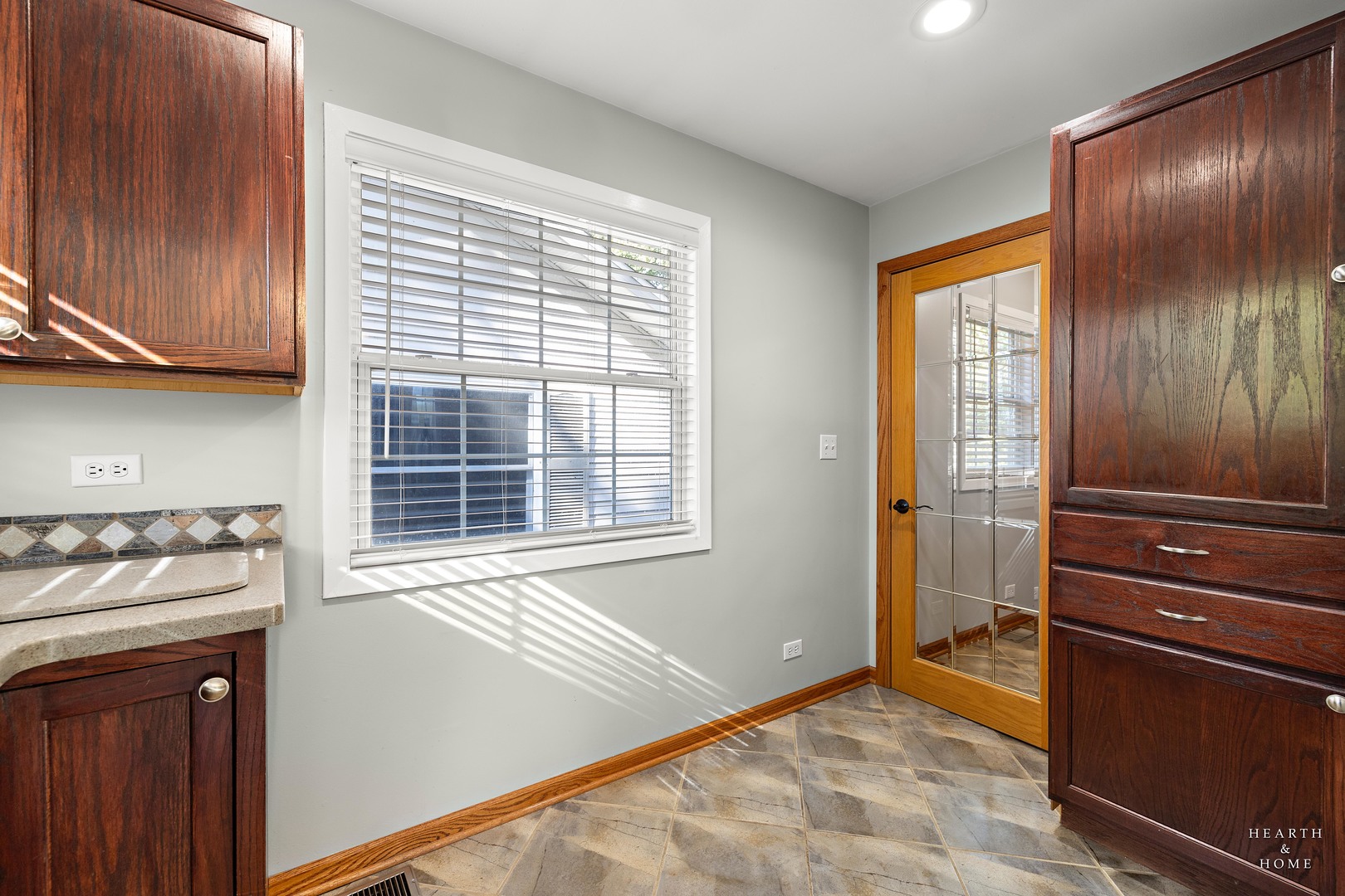 25721 W Lakeview Avenue, Wauconda, IL 60084