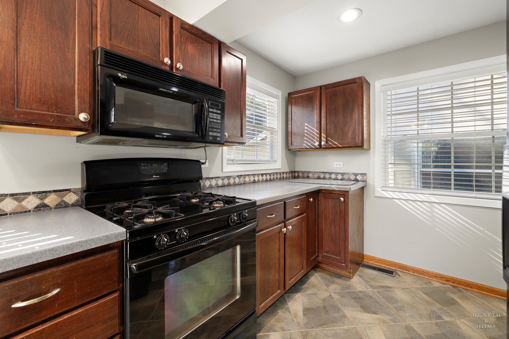 25721 W Lakeview Avenue, Wauconda, IL 60084