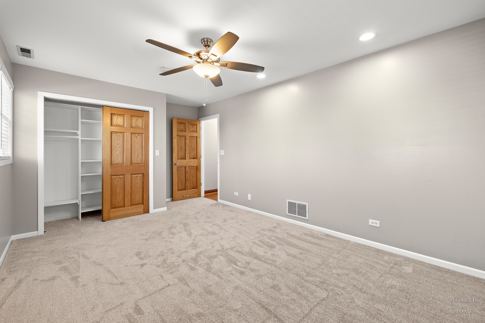 25721 W Lakeview Avenue, Wauconda, IL 60084