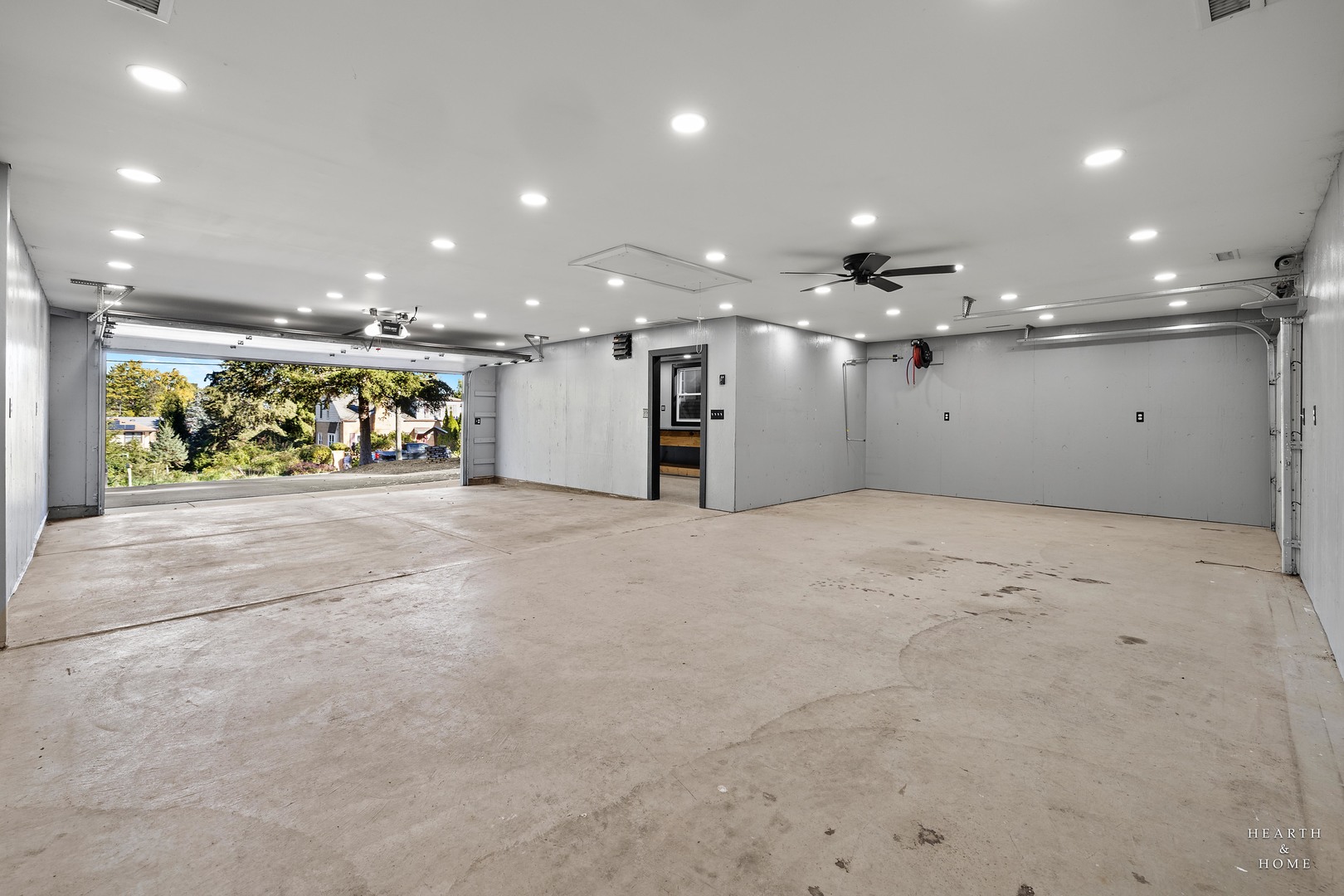 25721 W Lakeview Avenue, Wauconda, IL 60084