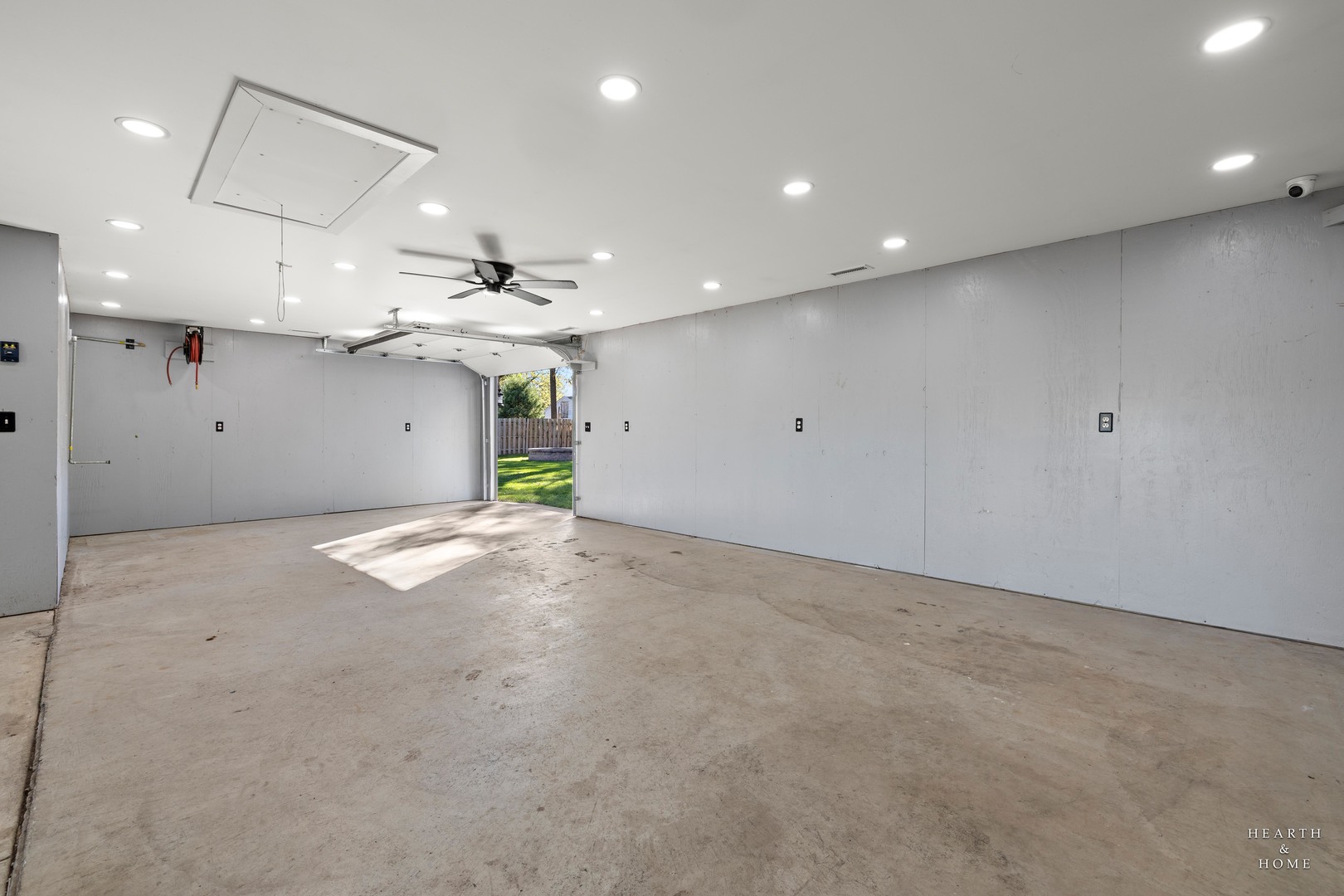 25721 W Lakeview Avenue, Wauconda, IL 60084