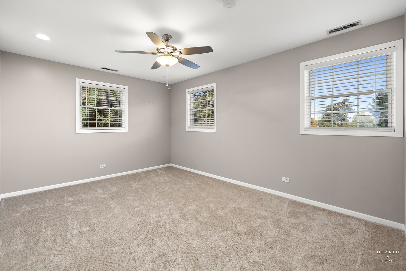 25721 W Lakeview Avenue, Wauconda, IL 60084