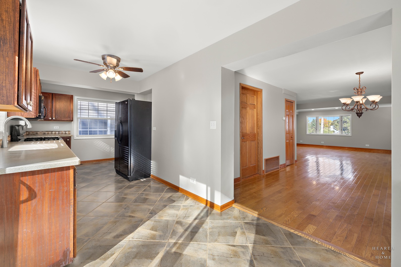 25721 W Lakeview Avenue, Wauconda, IL 60084