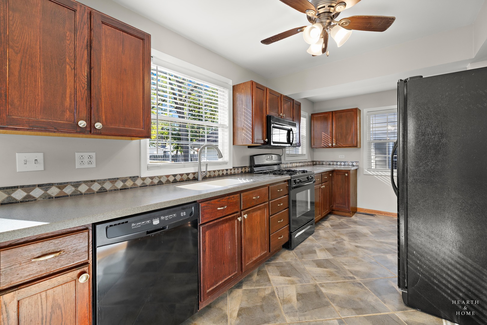 25721 W Lakeview Avenue, Wauconda, IL 60084