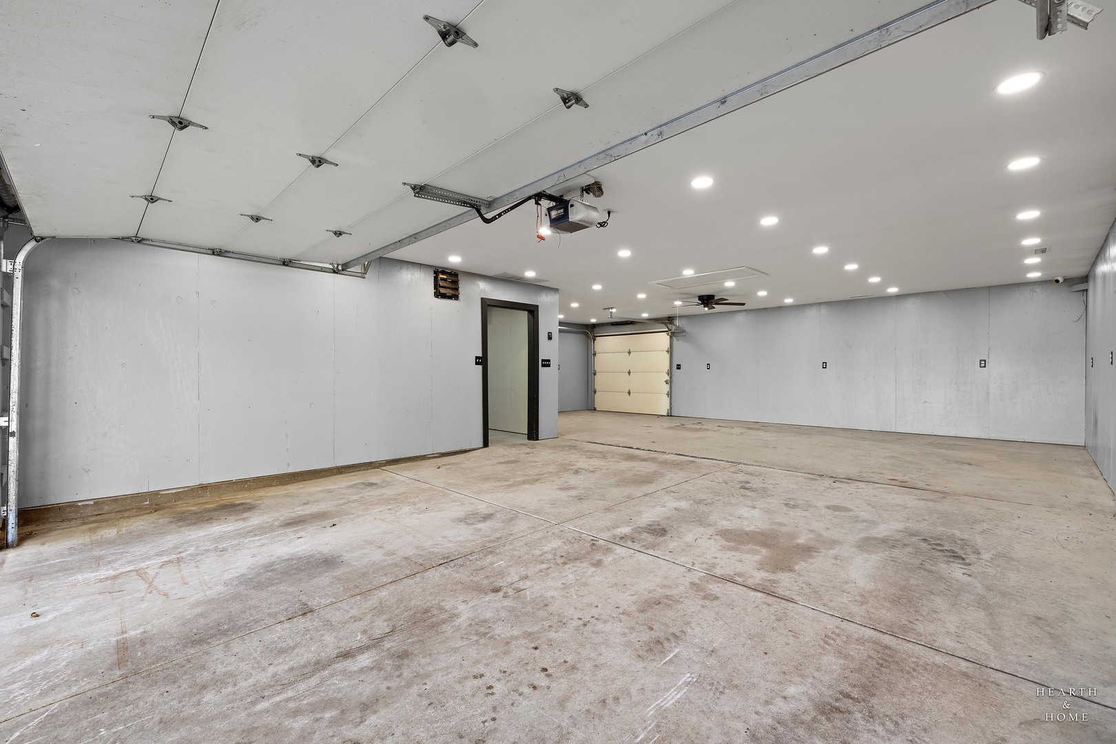 25721 W Lakeview Avenue, Wauconda, IL 60084