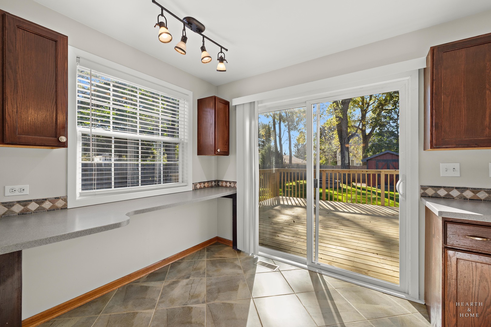 25721 W Lakeview Avenue, Wauconda, IL 60084