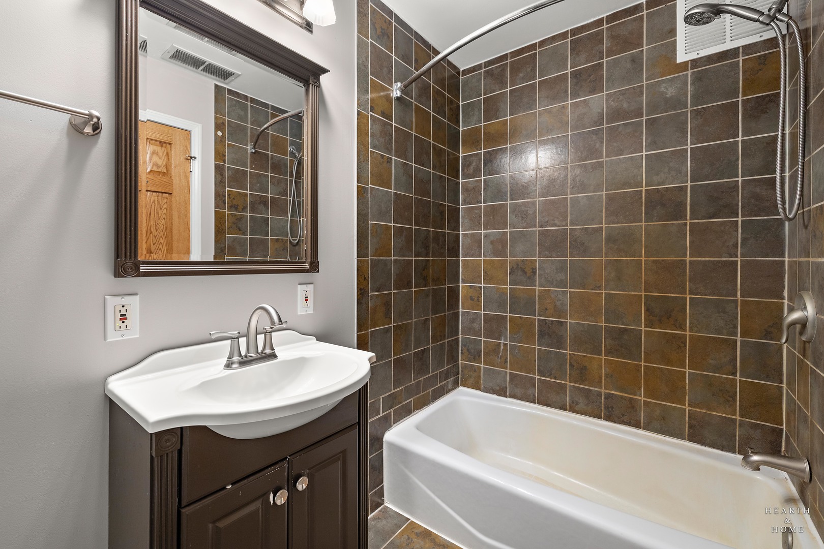 25721 W Lakeview Avenue, Wauconda, IL 60084