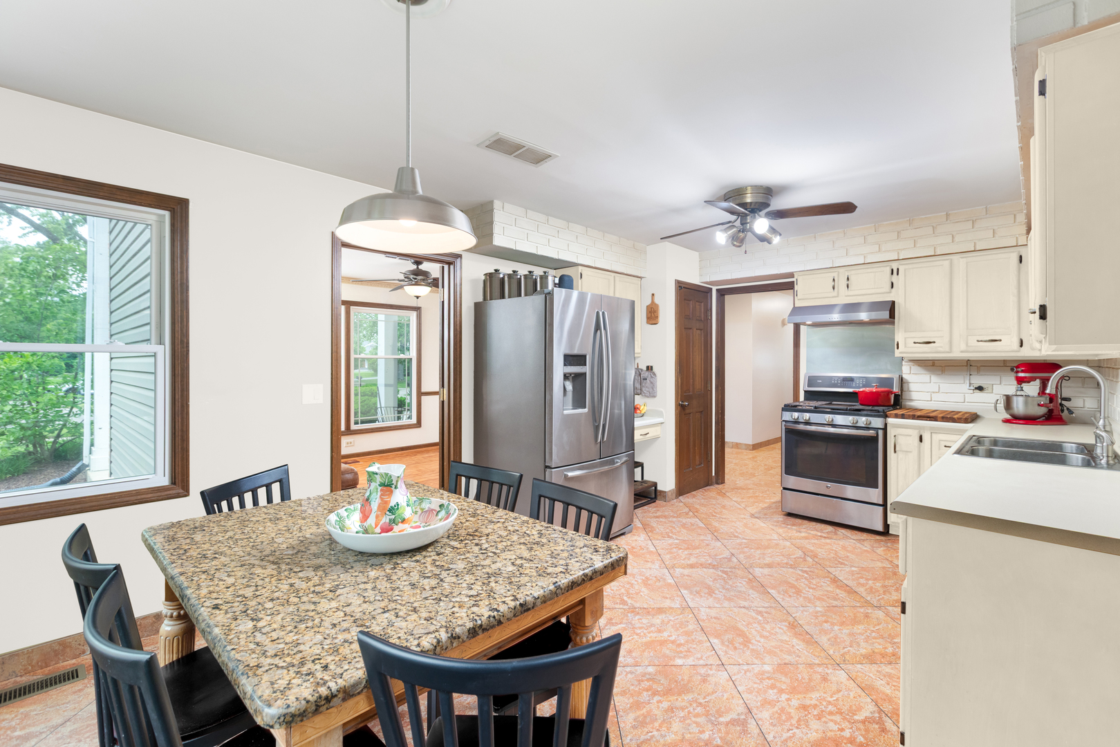 1386 Old Dominion Court, Naperville, IL 60540