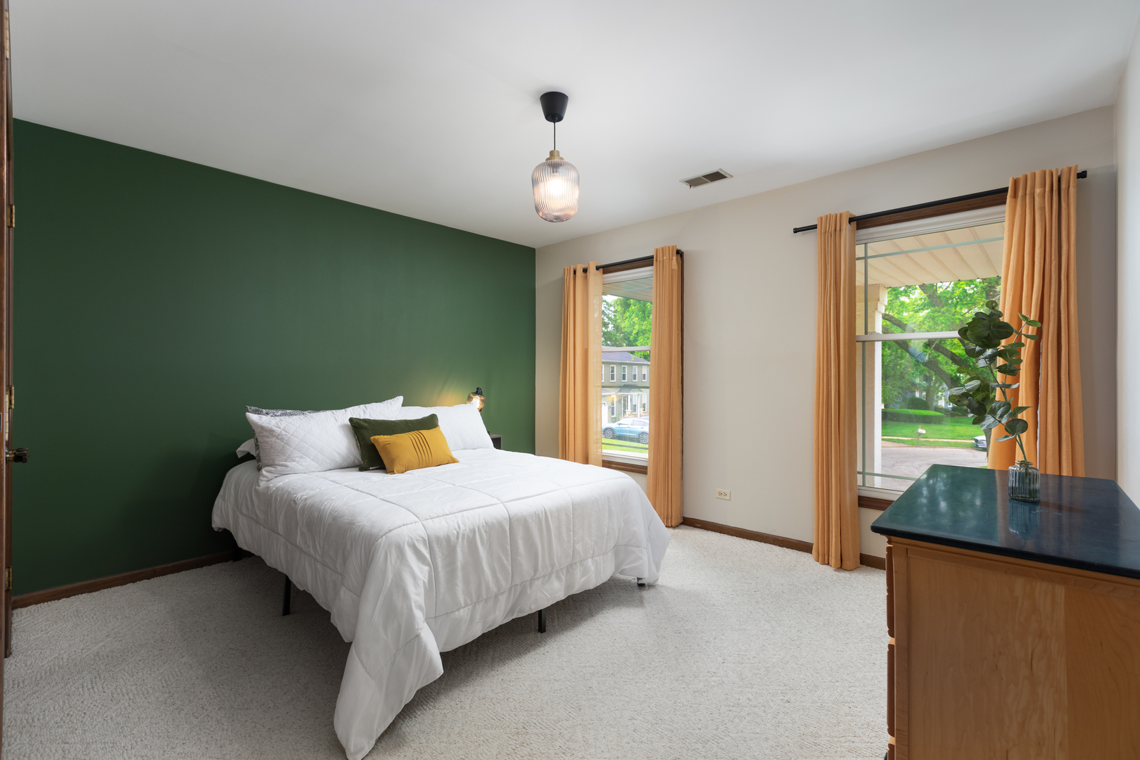 1386 Old Dominion Court, Naperville, IL 60540