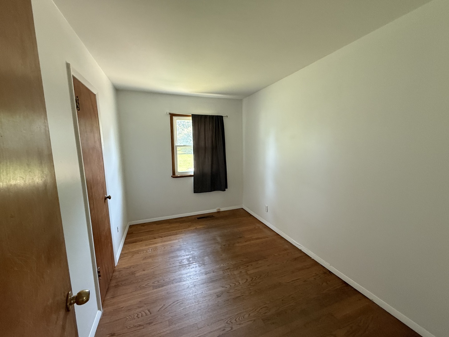 29 N ROSLYN Road, Westmont, IL 60559