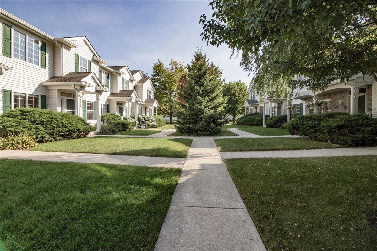 2306 Reflections Drive, Aurora, IL 60502