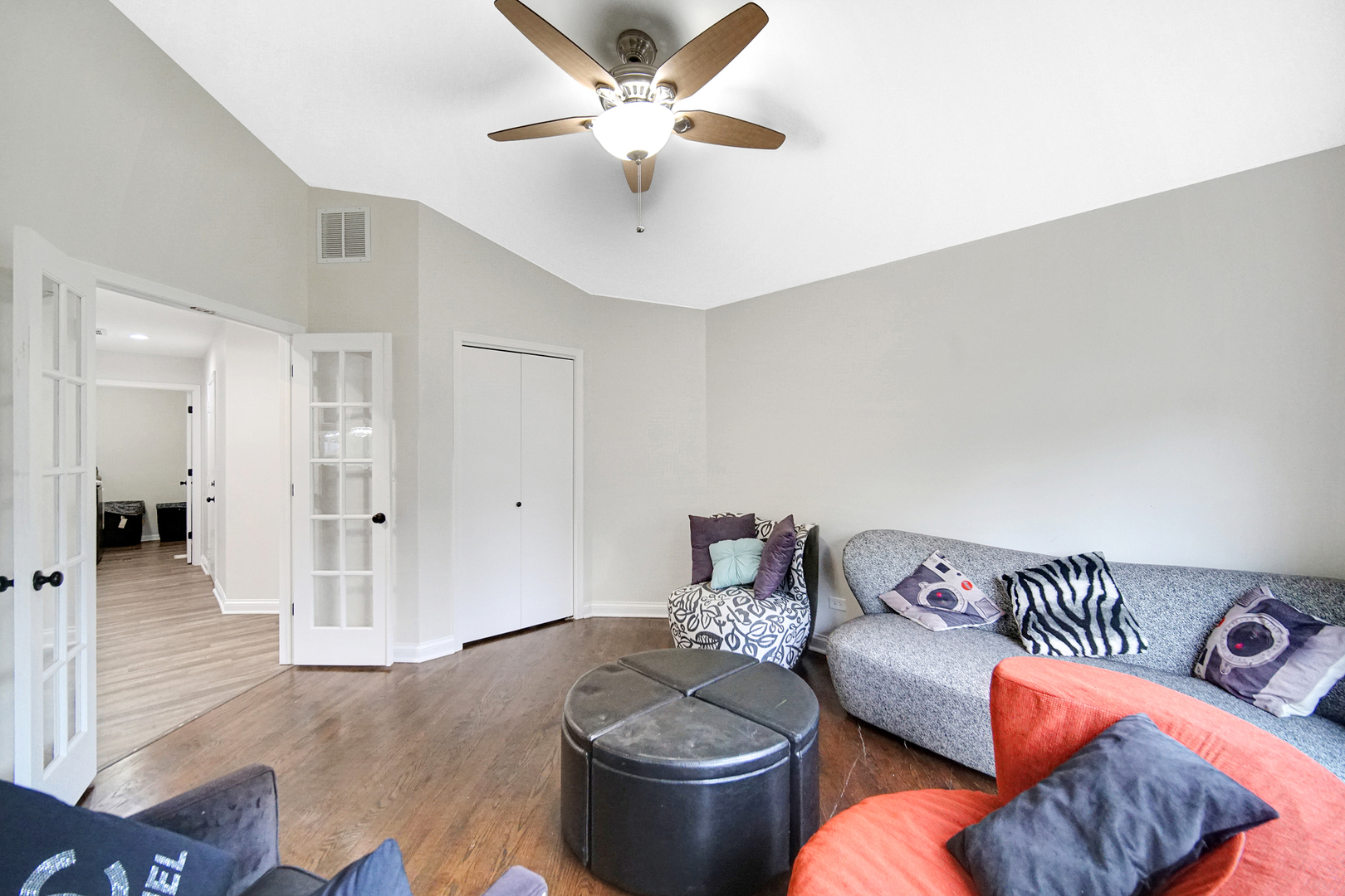 19 W Bay Road, Palos Heights, IL 60463