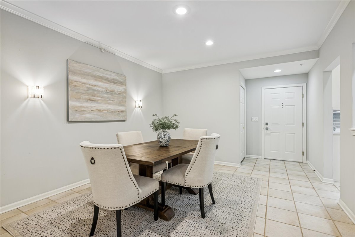 940 Augusta Way #304, Highland Park, IL 60035