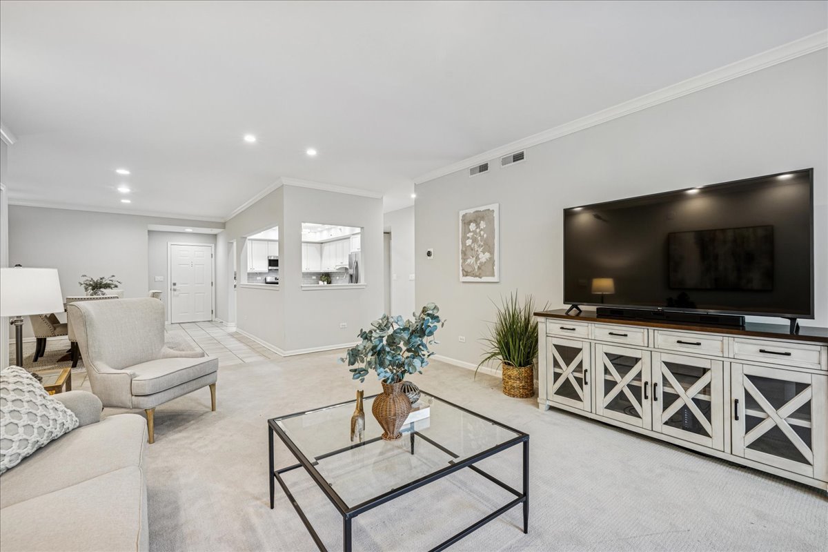 940 Augusta Way #304, Highland Park, IL 60035