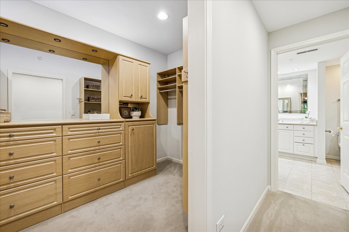 940 Augusta Way #304, Highland Park, IL 60035