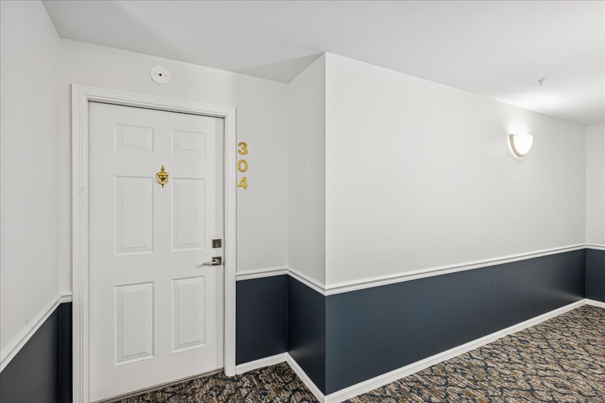 940 Augusta Way #304, Highland Park, IL 60035