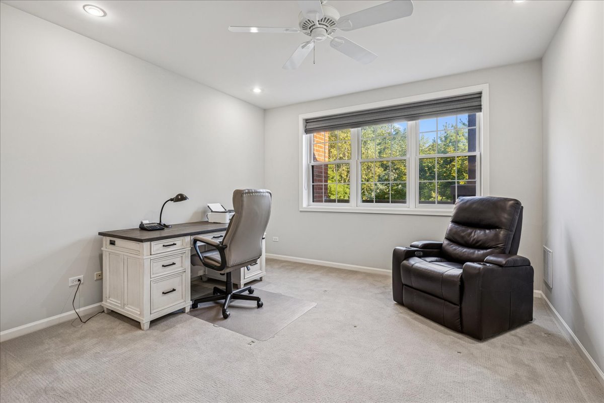 940 Augusta Way #304, Highland Park, IL 60035