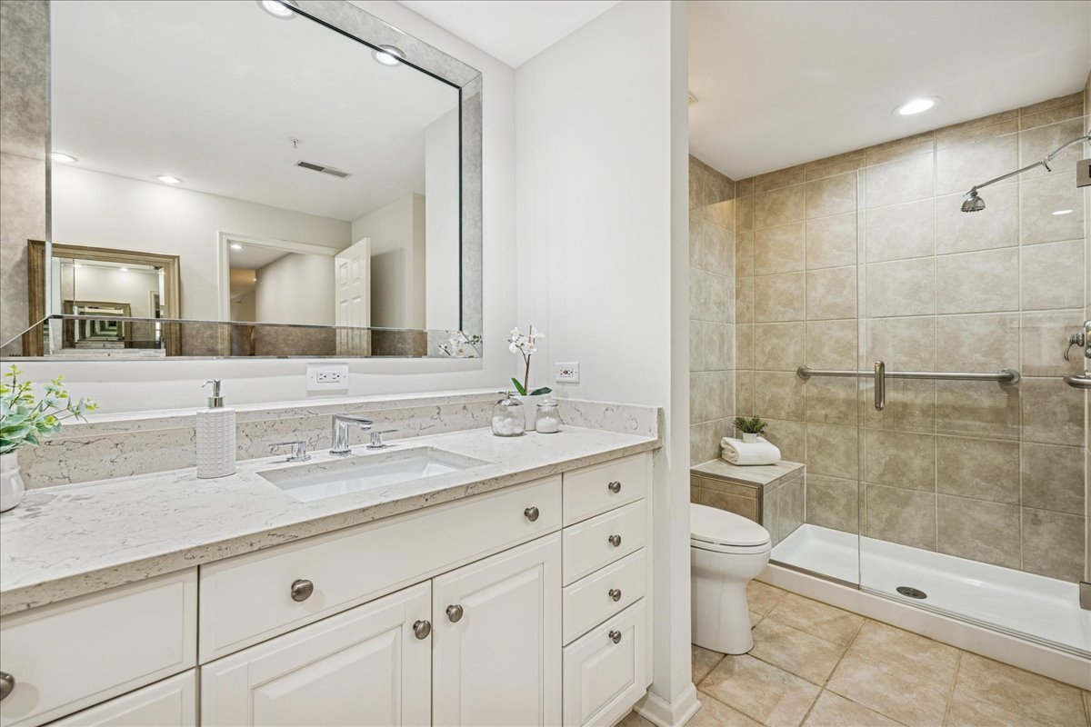 940 Augusta Way #304, Highland Park, IL 60035