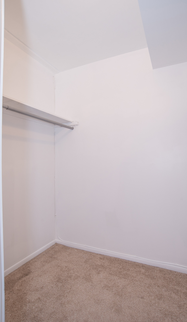 6340 Americana Drive #513, Willowbrook, IL 60527