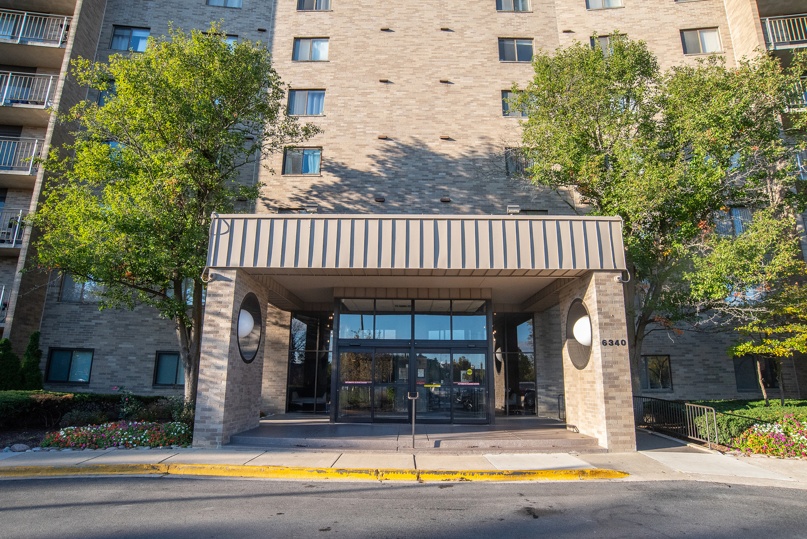 6340 Americana Drive #513, Willowbrook, IL 60527