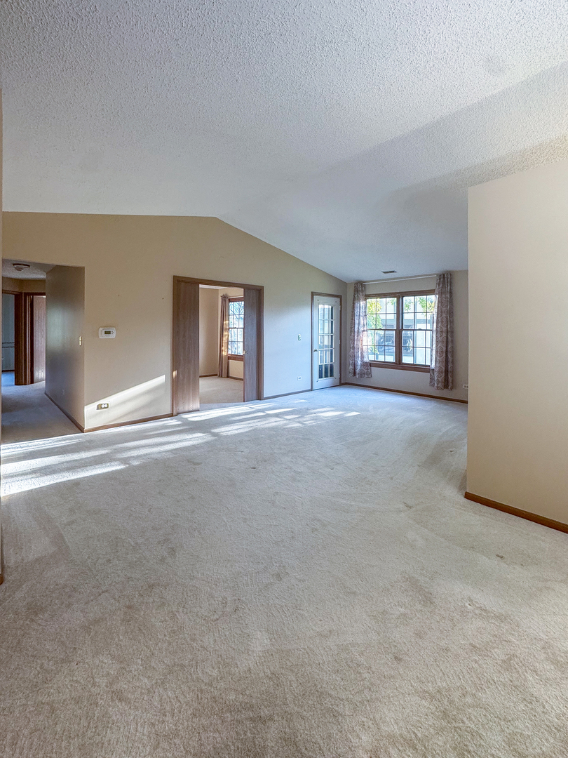 316 Carriage Way #D, Bloomingdale, IL 60108