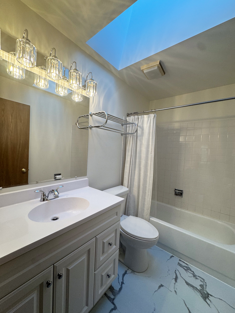 316 Carriage Way #D, Bloomingdale, IL 60108